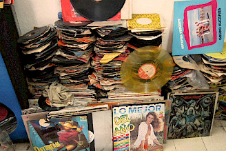 piles-disques-vinyles